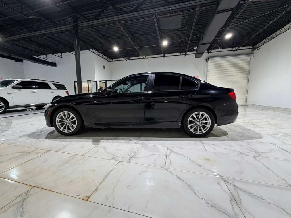 2017 BMW 3 Series Image 5