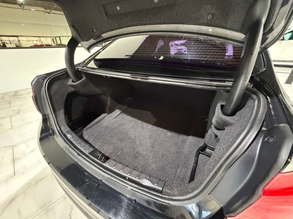 2017 BMW 3 Series Image 8