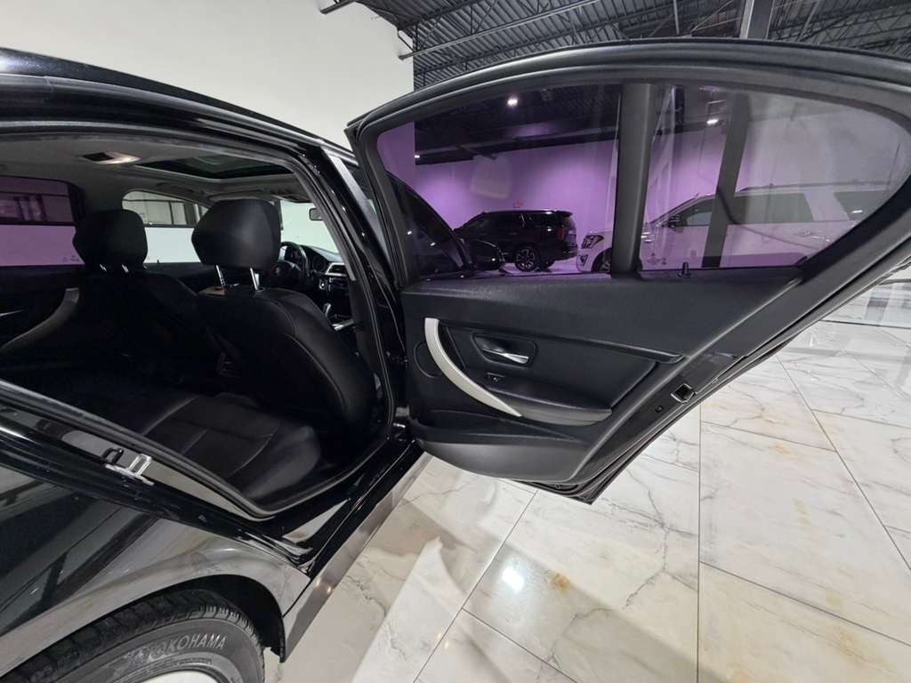 2017 BMW 3 Series Image 10