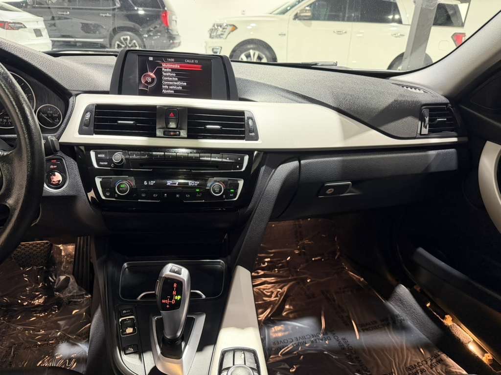 2017 BMW 3 Series Image 19