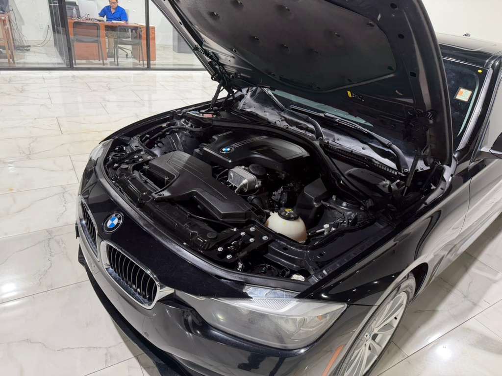 2017 BMW 3 Series Image 20