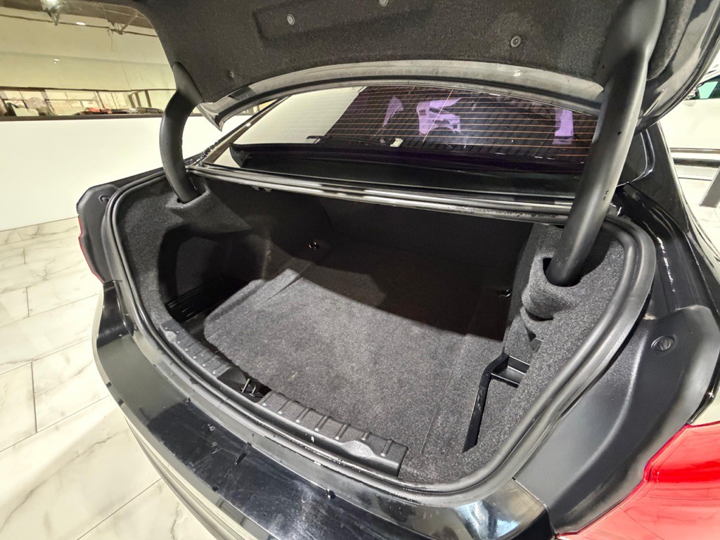 2017 BMW 3 Series Image 26