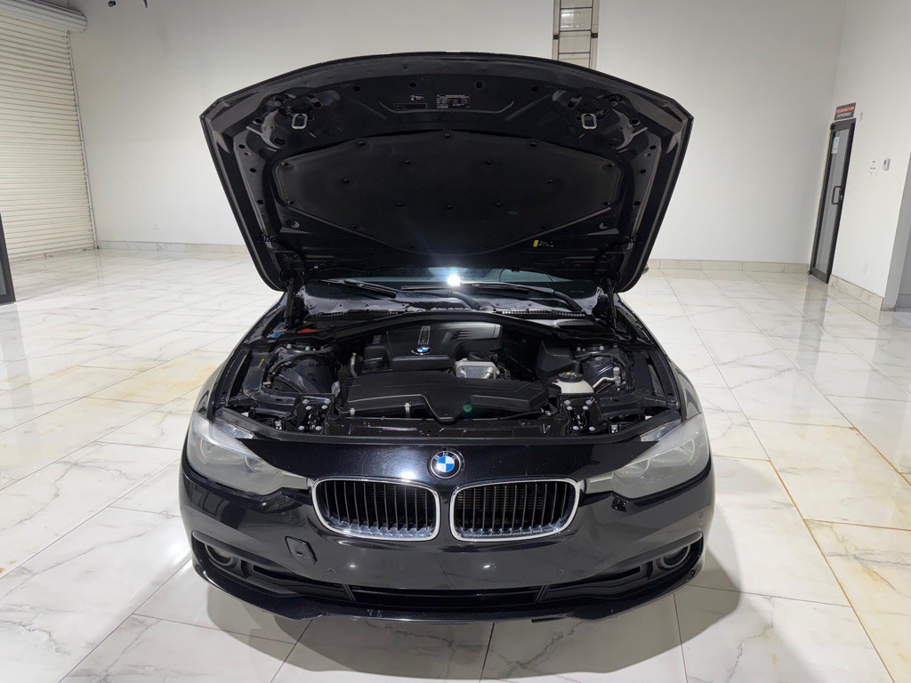 2017 BMW 3 Series Image 37