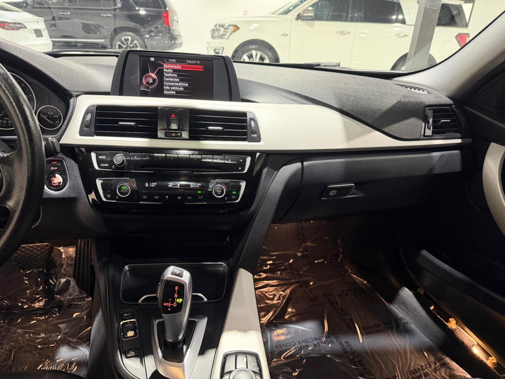 2017 BMW 3 Series Image 41