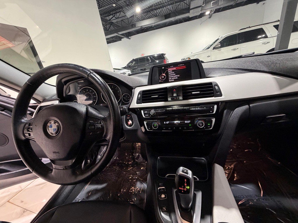 2017 BMW 3 Series Image 42