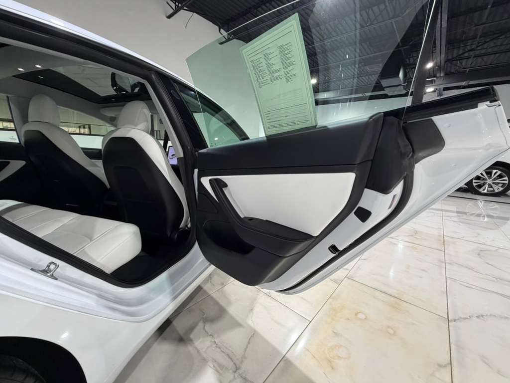 2021 Tesla Model 3 Image 11