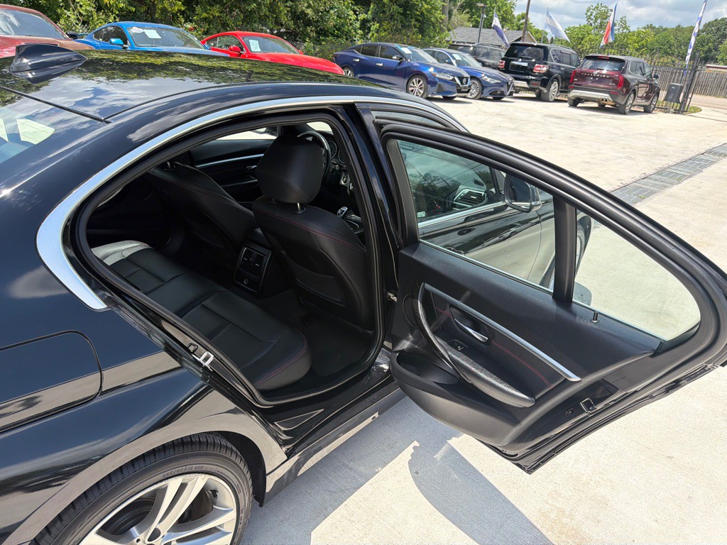 2018 BMW 3 Series Image 15