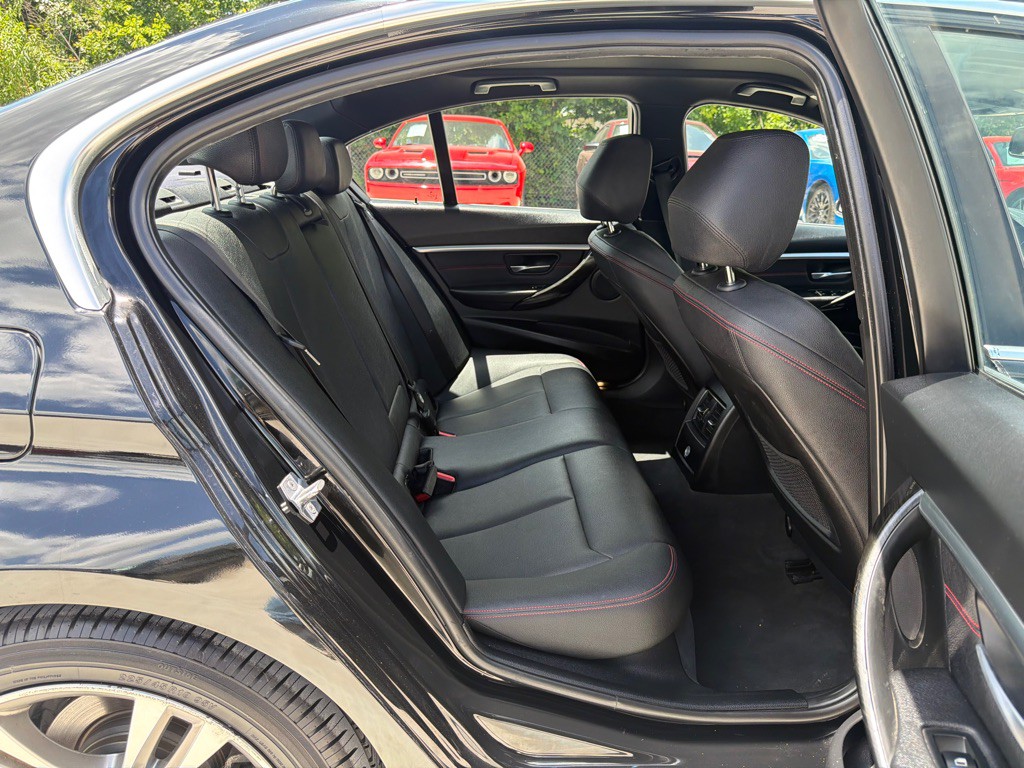 2018 BMW 3 Series Image 16