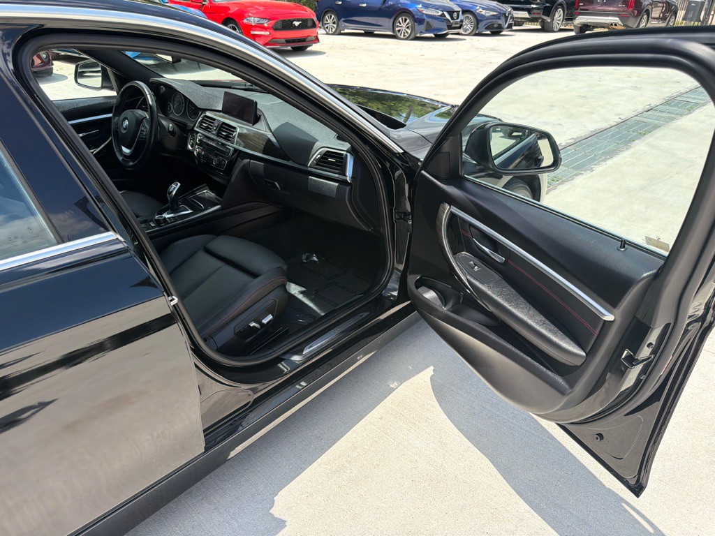 2018 BMW 3 Series Image 17