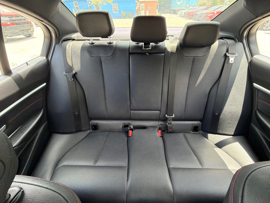 2018 BMW 3 Series Image 21
