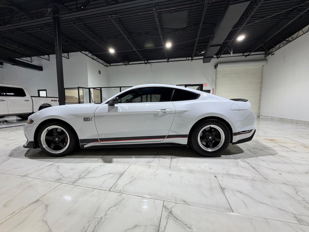 2022 Ford Mustang Image 5