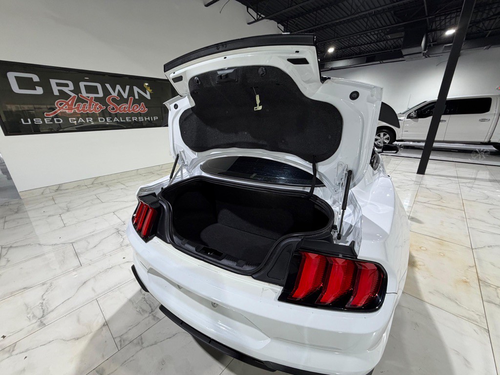 2022 Ford Mustang Image 9