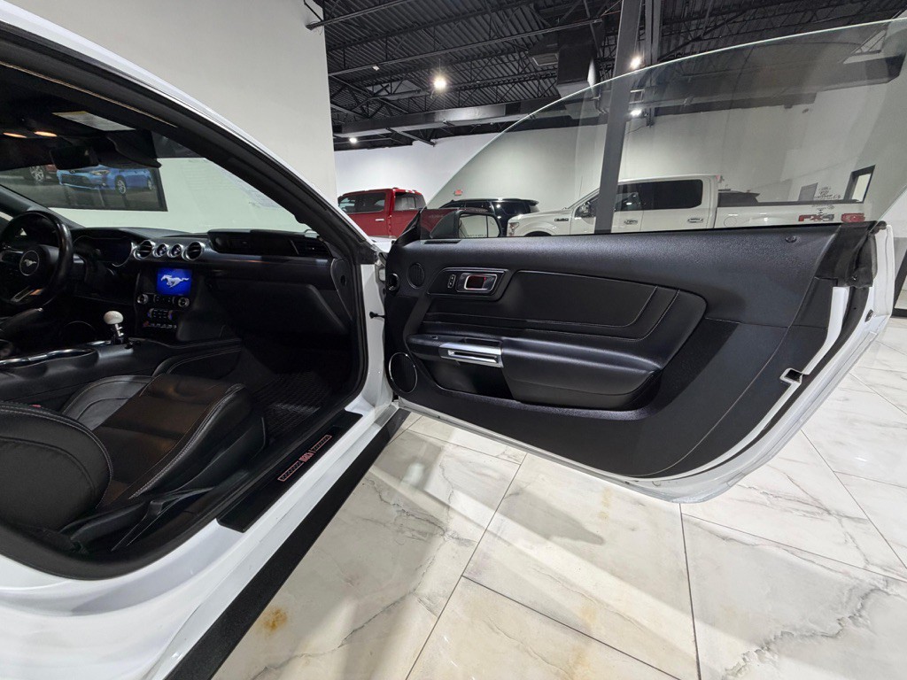 2022 Ford Mustang Image 14