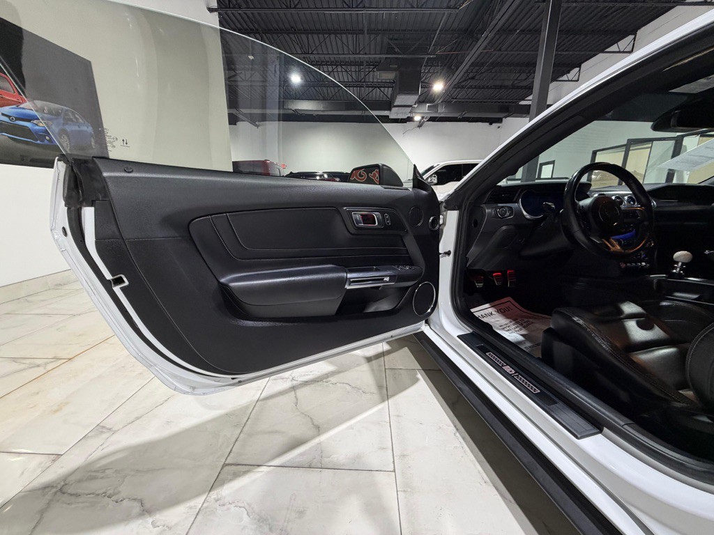 2022 Ford Mustang Image 21