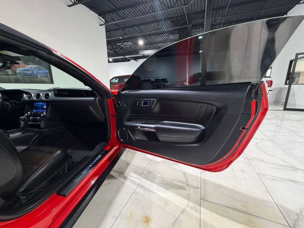 2019 Ford Mustang Image 12