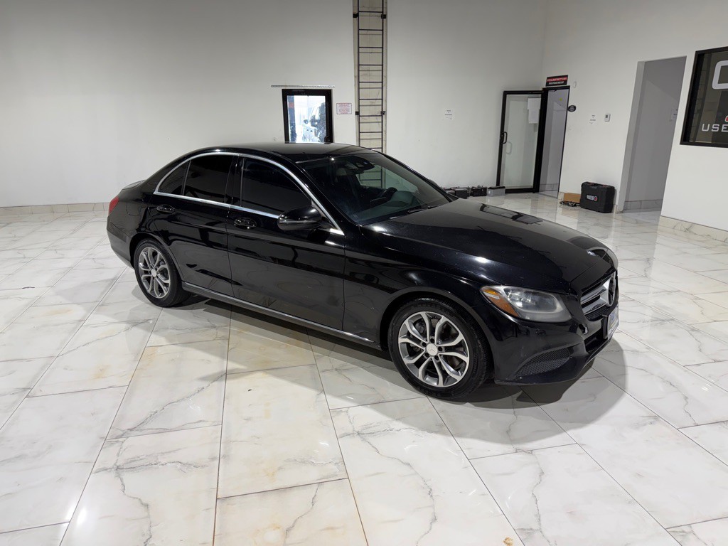 2016 Mercedes-Benz C-Class Image 3