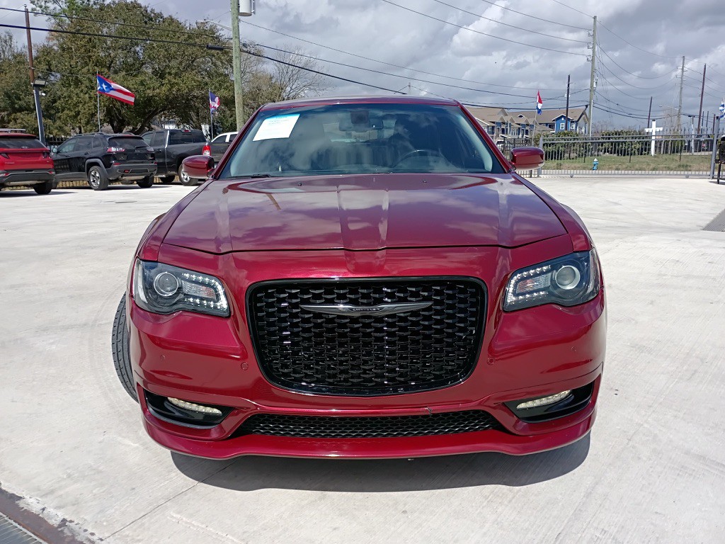2022 Chrysler 300 Image 2