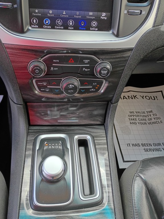 2022 Chrysler 300 Image 8