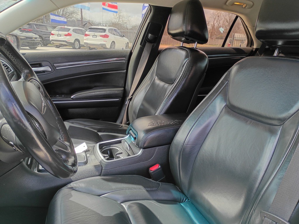 2022 Chrysler 300 Image 10