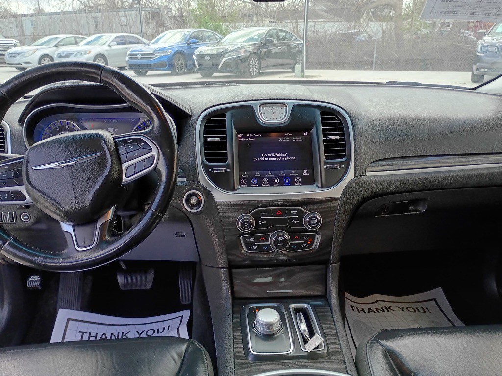 2022 Chrysler 300 Image 13