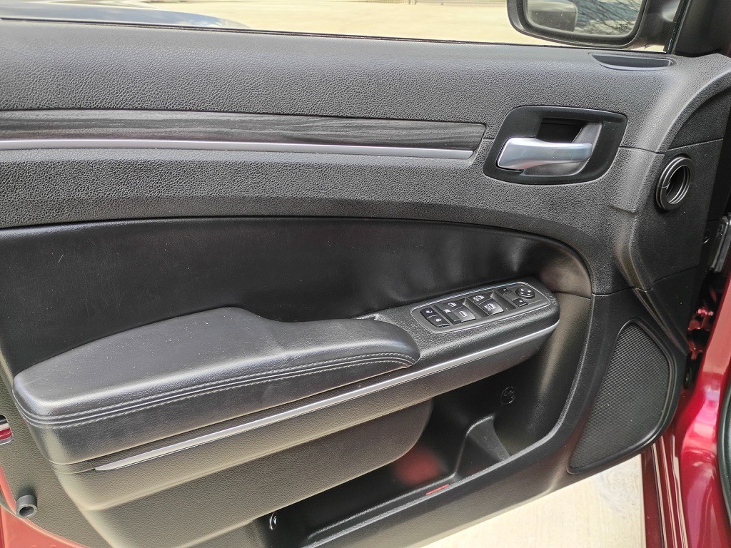 2022 Chrysler 300 Image 14