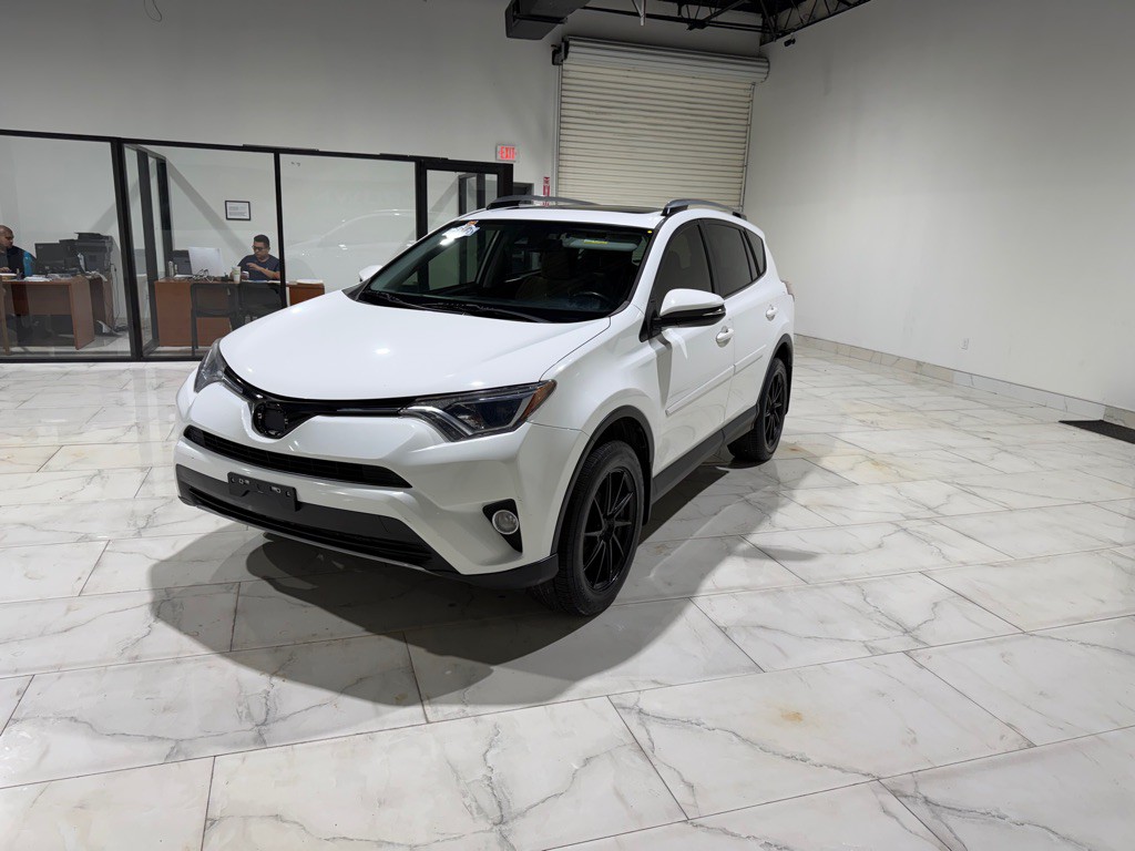2017 Toyota Rav4 Image 1