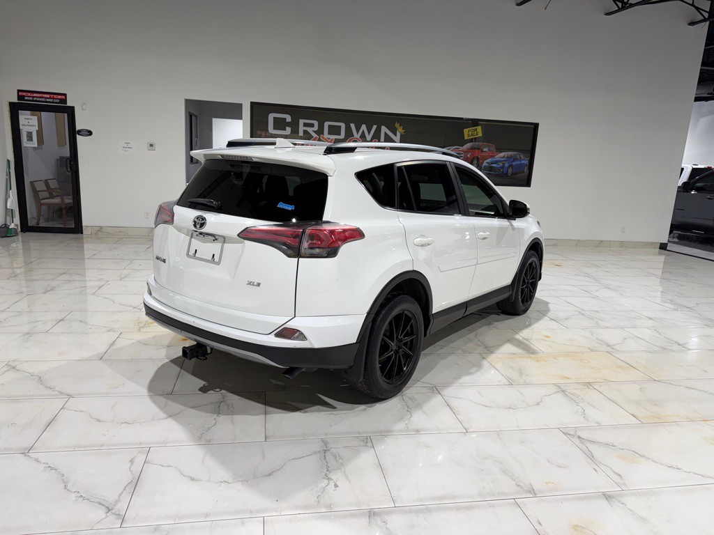 2017 Toyota Rav4 Image 9