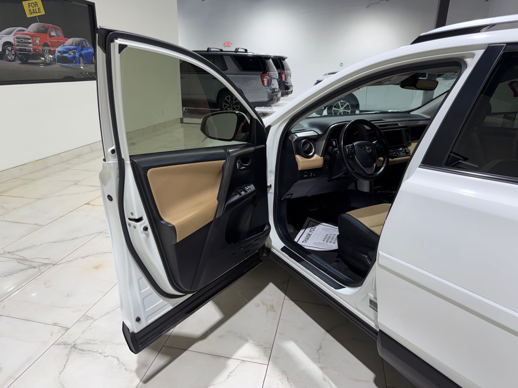 2017 Toyota Rav4 Image 19