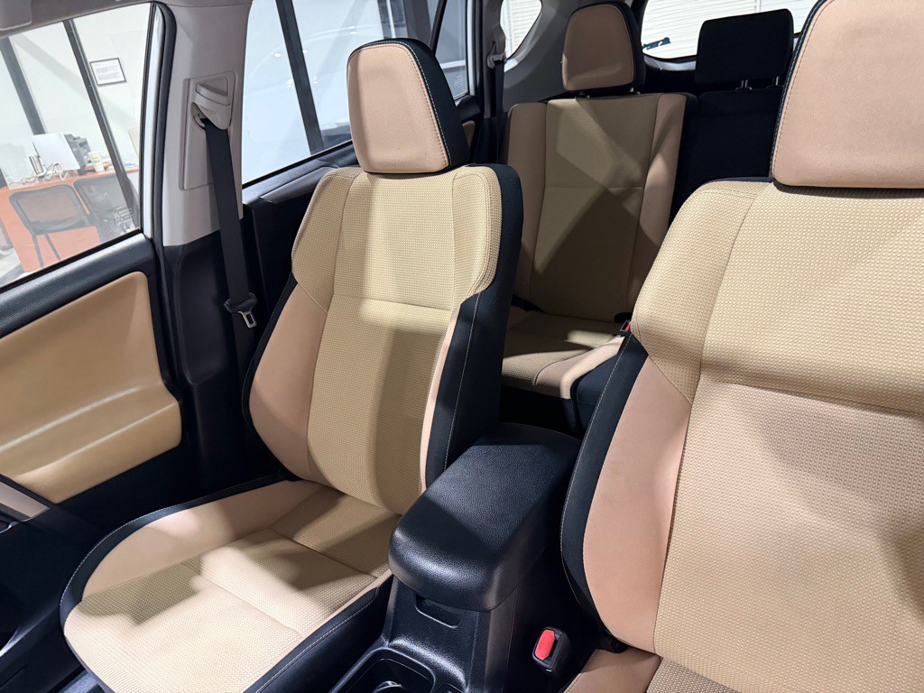 2017 Toyota Rav4 Image 21