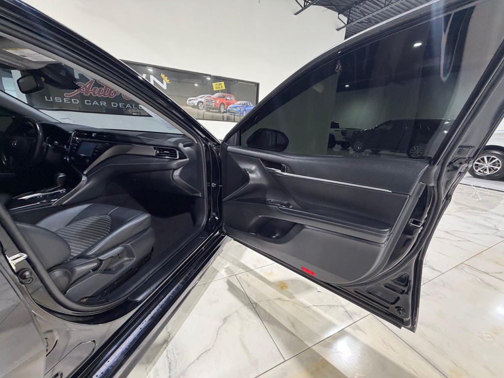 2020 Toyota Camry Image 18