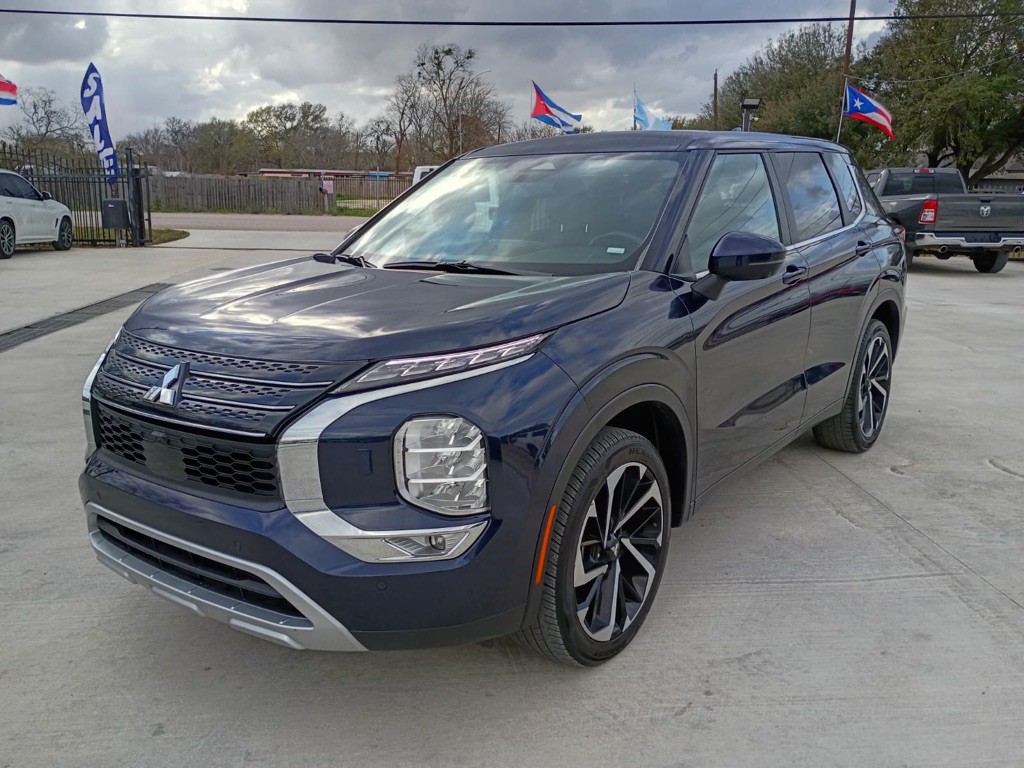 2024 Mitsubishi Outlander Image 1