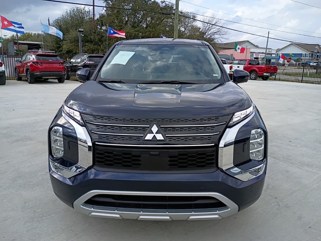 2024 Mitsubishi Outlander Image 2