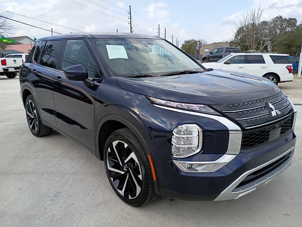 2024 Mitsubishi Outlander Image 3