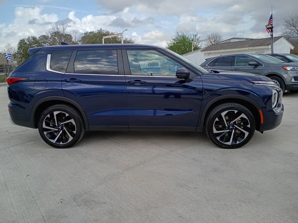 2024 Mitsubishi Outlander Image 4