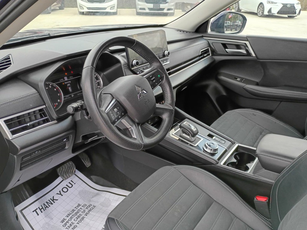 2024 Mitsubishi Outlander Image 9