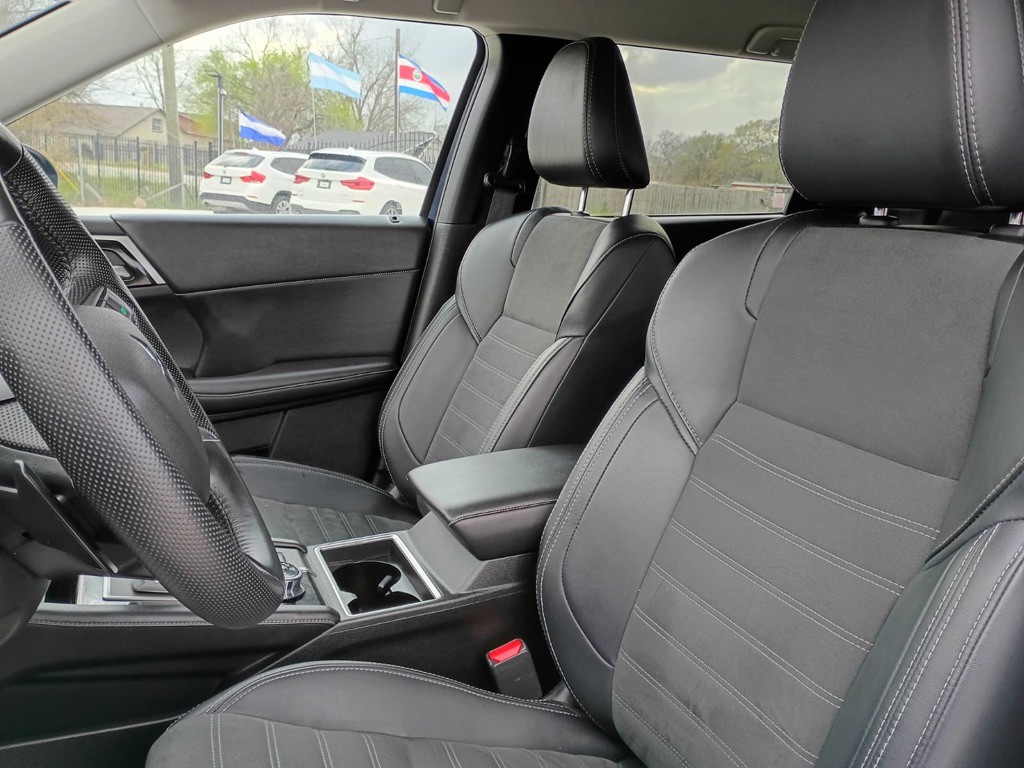 2024 Mitsubishi Outlander Image 10