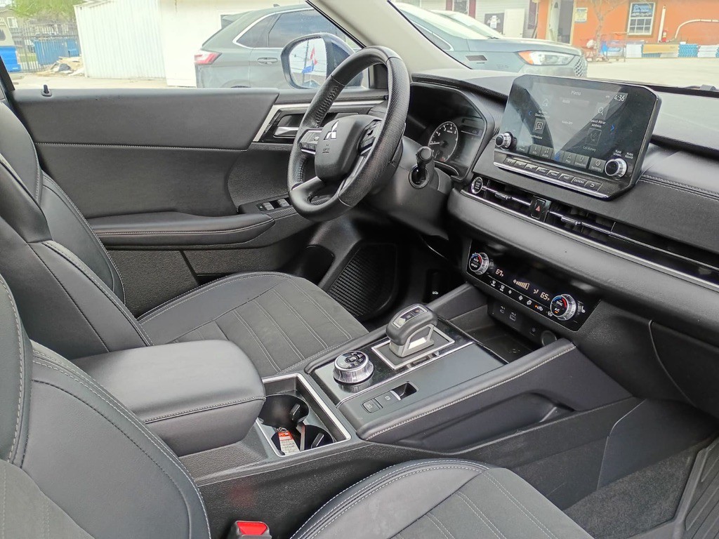 2024 Mitsubishi Outlander Image 14