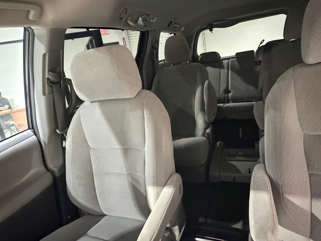 2015 Toyota Sienna Image 21
