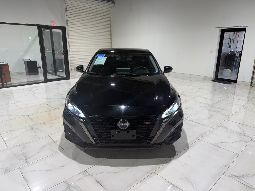 2023 Nissan Altima Image 2