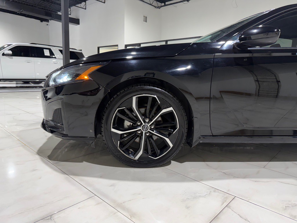 2023 Nissan Altima Image 7