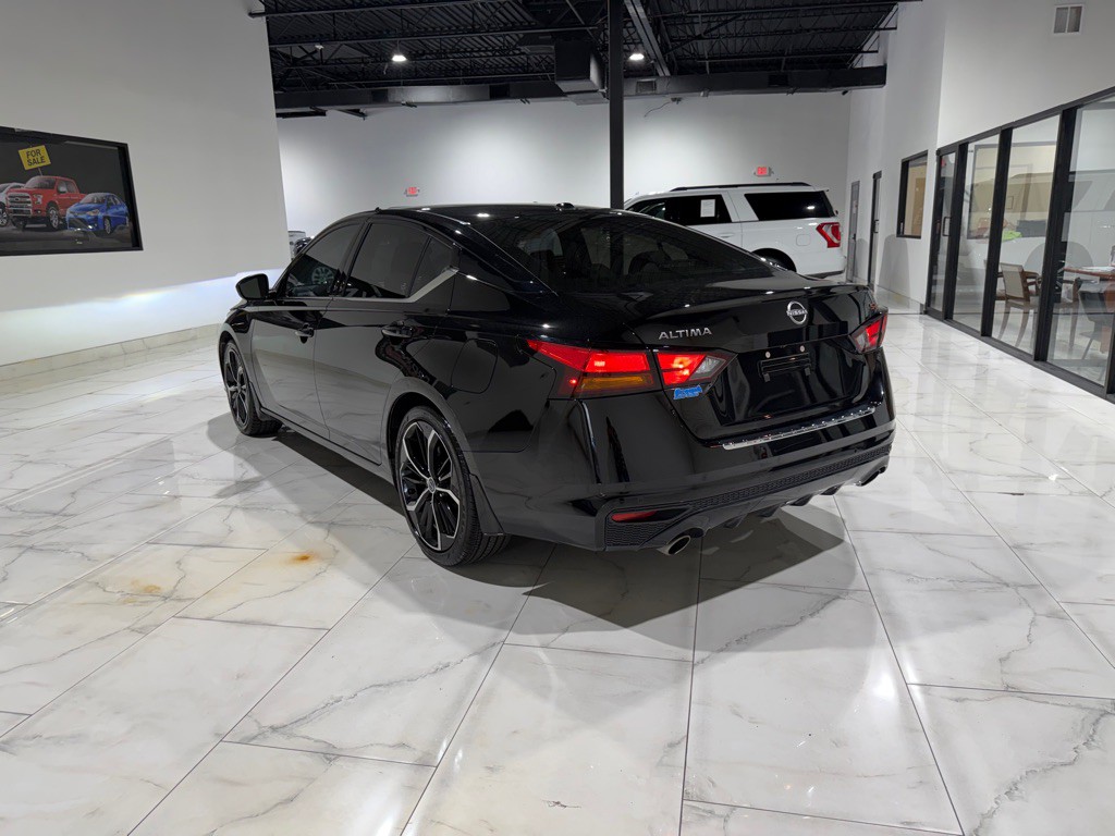 2023 Nissan Altima Image 12