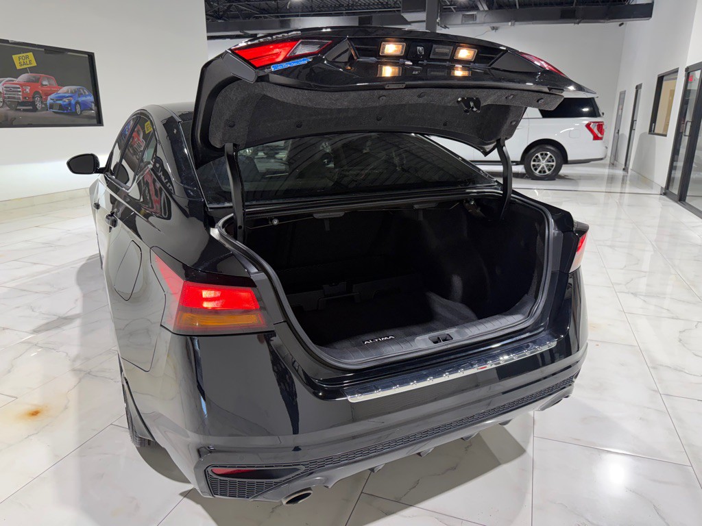 2023 Nissan Altima Image 13