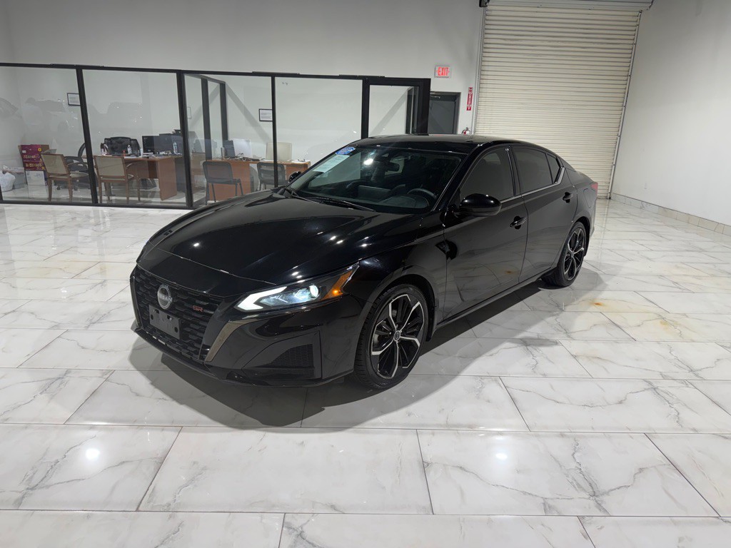 2023 Nissan Altima Image 1