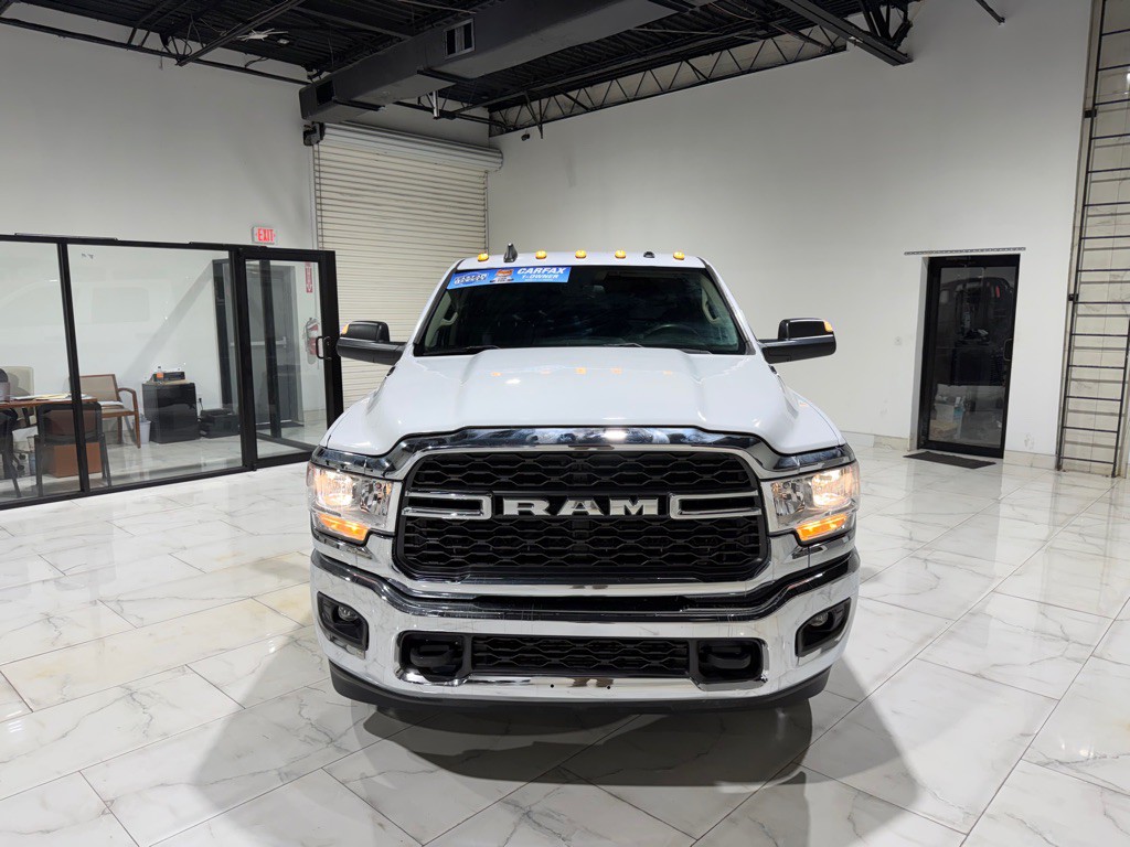 2019 RAM 3500 Image 2