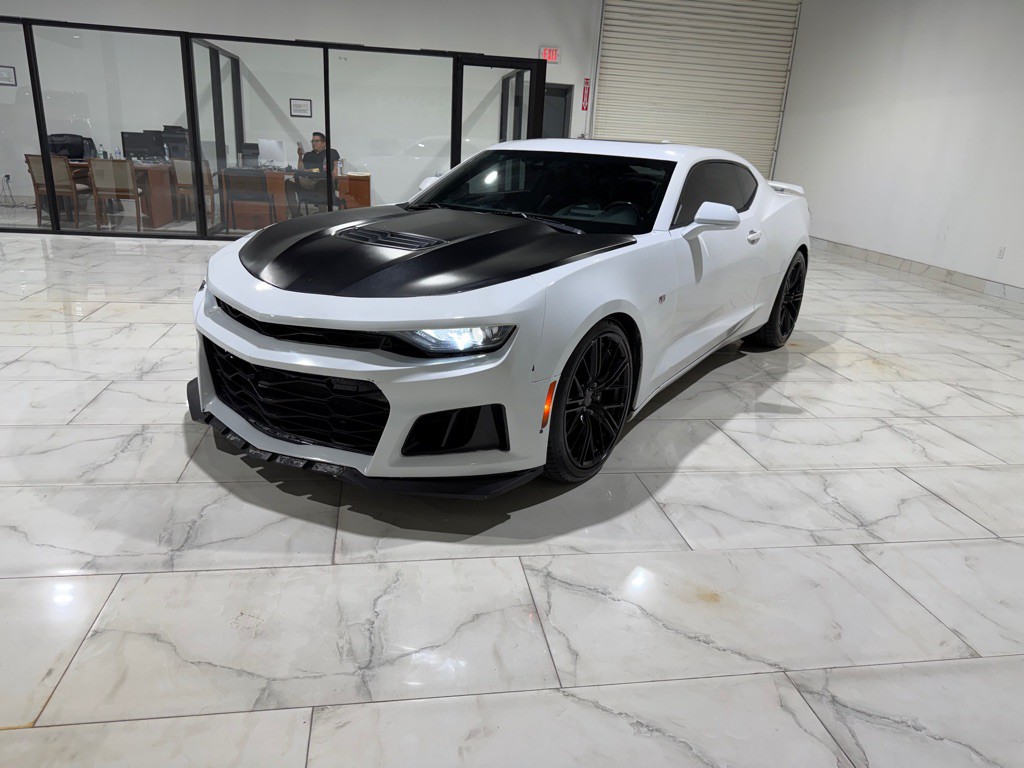 2020 Chevrolet Camaro Image 1