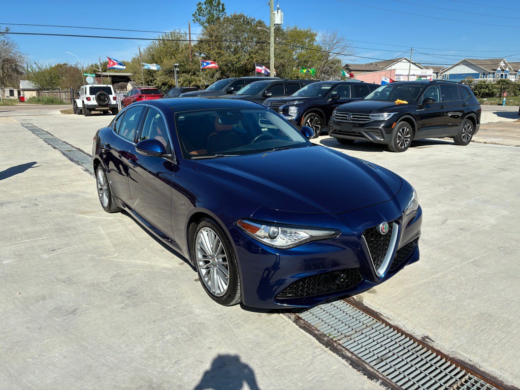 2019 Alfa Romeo Giulia Image 2