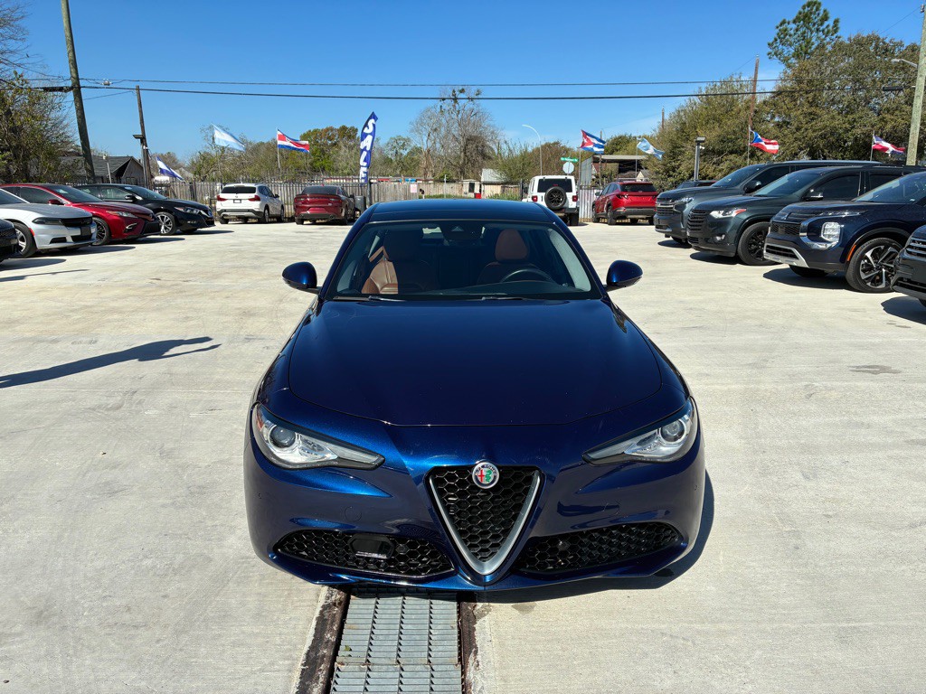 2019 Alfa Romeo Giulia Image 3