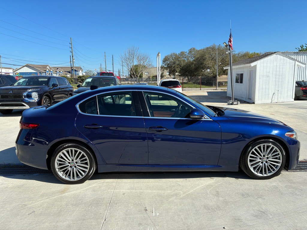 2019 Alfa Romeo Giulia Image 4