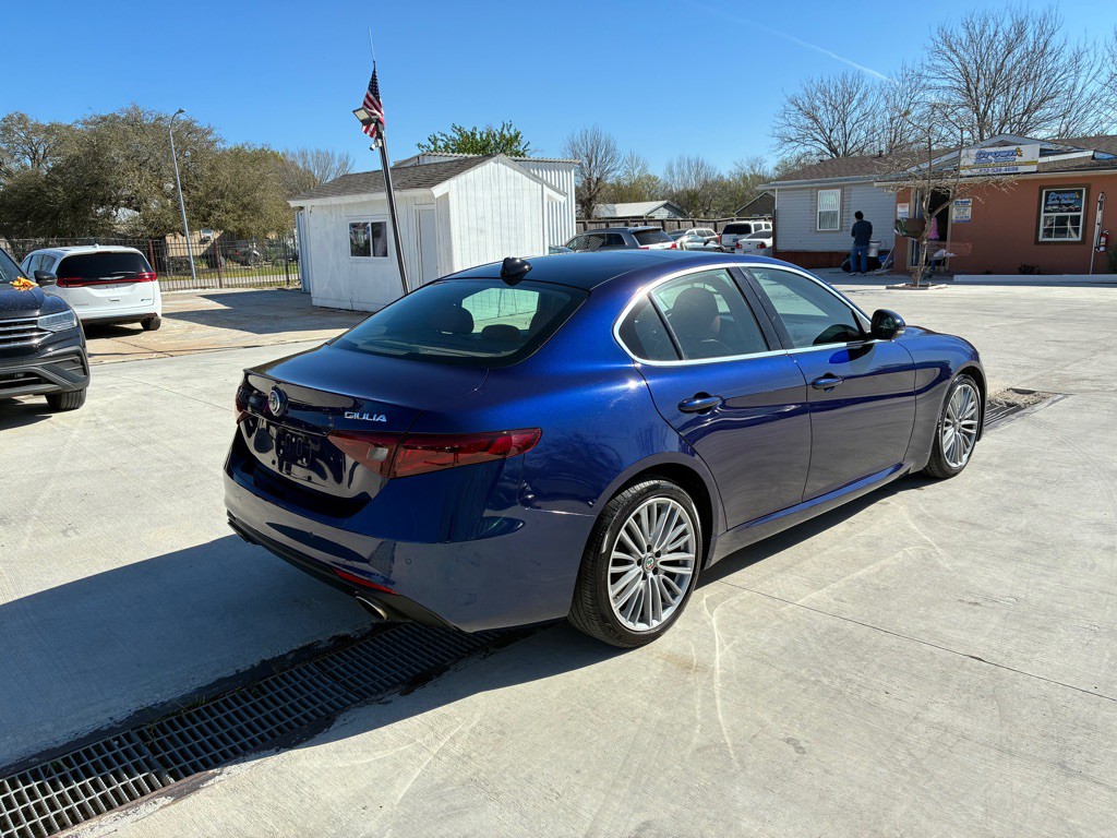 2019 Alfa Romeo Giulia Image 5