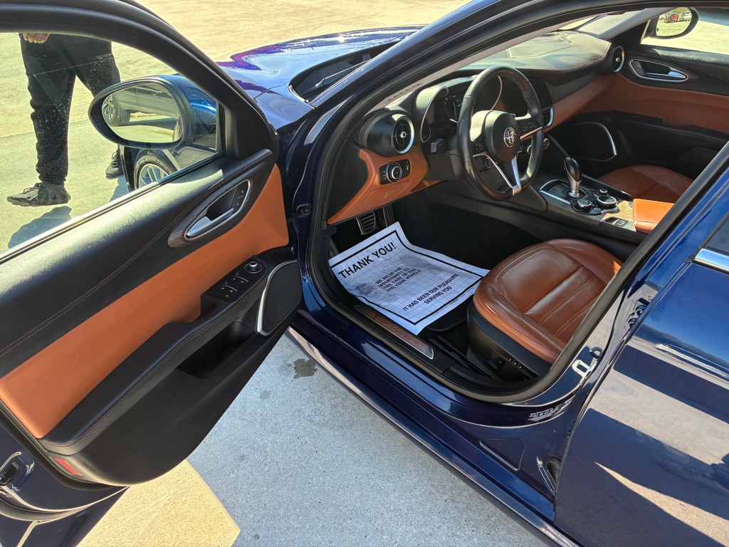 2019 Alfa Romeo Giulia Image 8